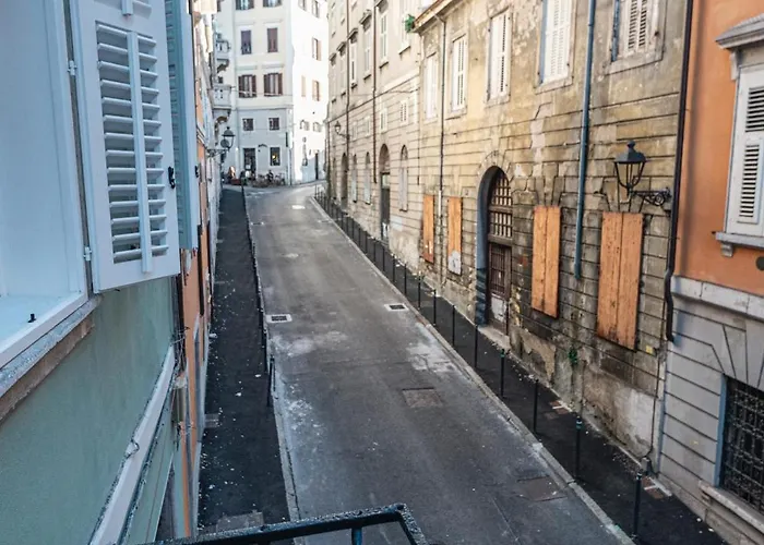 Venezian Τεργέστη