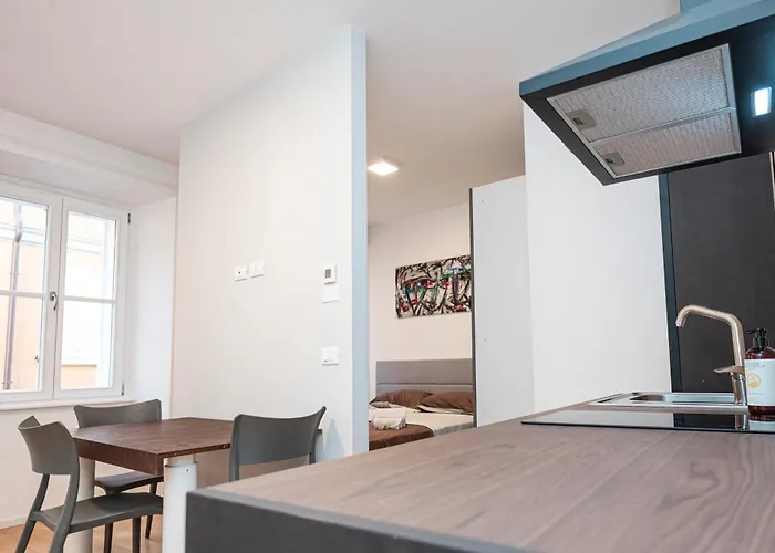 Venezian Τεργέστη