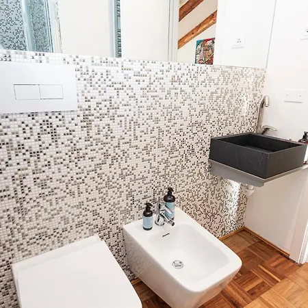 Hurban Venezian Aparthotel 4*